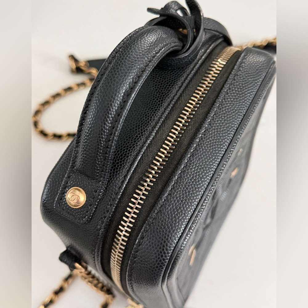 CHANEL Filigree Vertical Vanity Case Quilted Caviar EUC Box 2 COA’s ~ FLASH SALE - Picture 5 of 13
